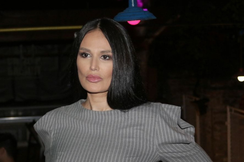"Ne mogu da dišem, u šoku sam!" Indi u hotelskoj sobi doživela strahotu!