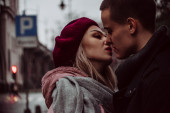 Ne biste delili četkicu za zube, ali vam se ne gadi francuski poljubac: Zašto je to tako?