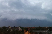 Nakon letnjeg dana - temperaturni šok! Jako nevreme već stiglo u Vojvodinu, evo ko je sledeći na udaru (FOTO)