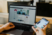 Generacijske razlike u korišćenju društvenih mreža: Zašto mlađi od 25 preferiraju YouTube, Instagram i TikTok, a stariji Facebook?