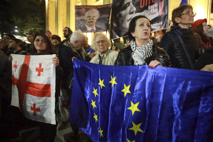 Irski novinar o obojenoj revoluciji u Srbiji: CRTA, KRIK i nevladine organizacije dobijaju milione evra iz inostranstva (VIDEO)