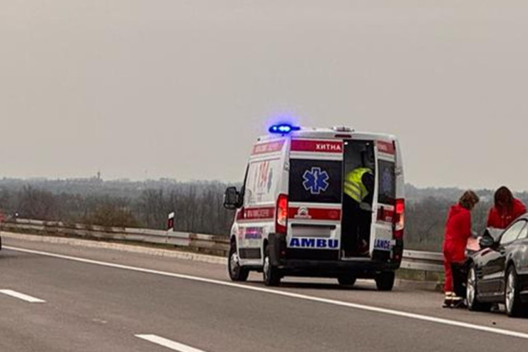 Majka i ćerka povređene u sudaru kod Zablaća! Automobil smrskan do neprepoznatljivosti