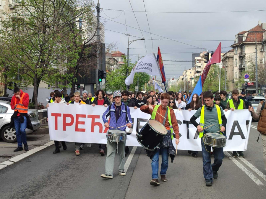 Irski novinar o obojenoj revoluciji u Srbiji: CRTA, KRIK i nevladine organizacije dobijaju milione evra iz inostranstva (VIDEO)
