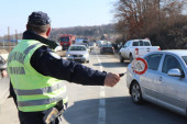 Bahata vožnja u Novoj Varoši: Drogiran seo za volan, pa umakao policiji