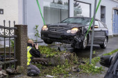 Muškarac naleteo kolima na ljude u Nemačkoj: Među povređenima njegova žena i ćerka