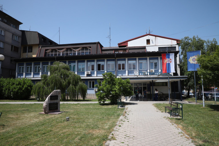 U Zaječaru dan posle izbora na ulicama mirno, ispred Skupštine grada pripadnici Interventne jedinice