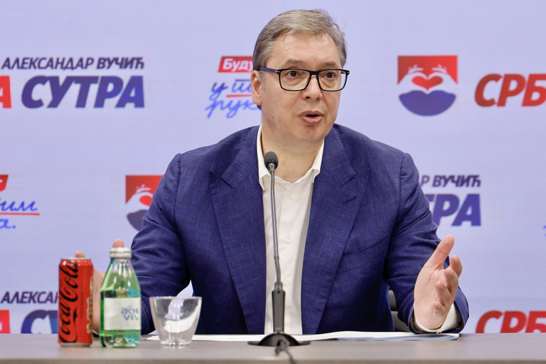 Vučić se obratio iz sedišta SNS: Ogromna i ubedljiva pobeda u Zaječaru, u Kosjeriću tesno, ali i tu je SNS pobedila
