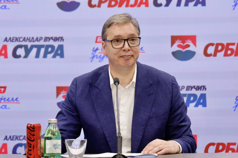 Vučić se obratio iz sedišta SNS: Ogromna i ubedljiva pobeda u Zaječaru, u Kosjeriću tesno, ali i tu je SNS pobedila