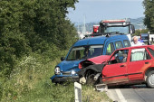 Direktan sudar sa pikapom na putu Čačak - Kraljevo: Žena poginula, dete i saputnica povređeni (FOTO/VIDEO)